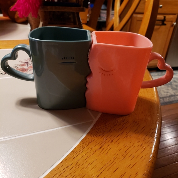 Home goods Other - 2  Kissing cups
